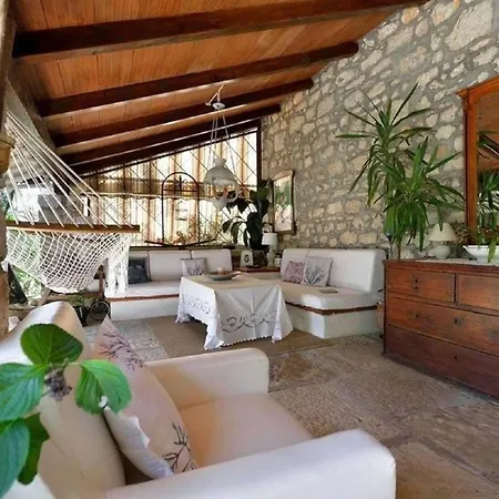 Luxurious Nada * Mugeba